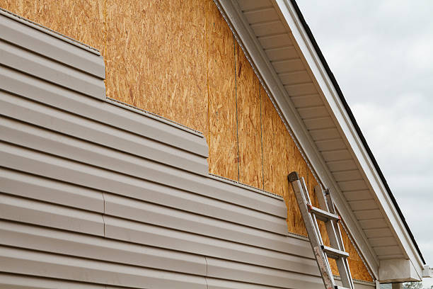 Professional Siding Replacement technician working in Huntingdon Valley, PA